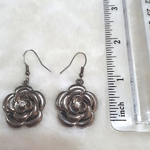 Vintage Silvertone Flower Dangling Earrings - Picture 2 of 2